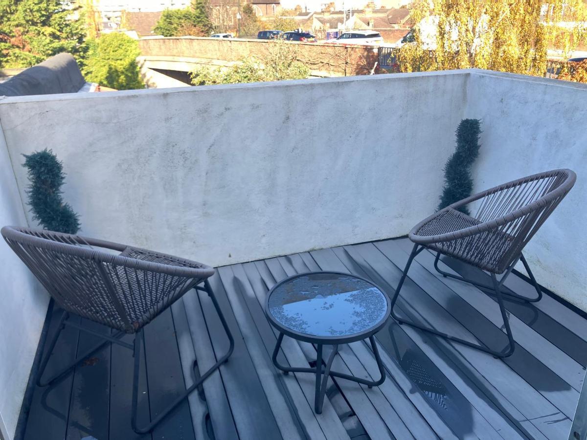 Stylish 1 Bed Flat With Private Terrace In Wimbledon - 3 The Queens Londra Dış mekan fotoğraf